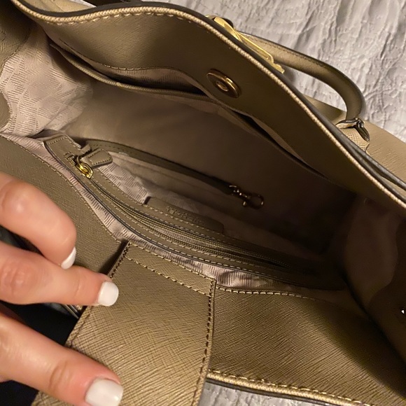 Michael kors bag! - Picture 2 of 4